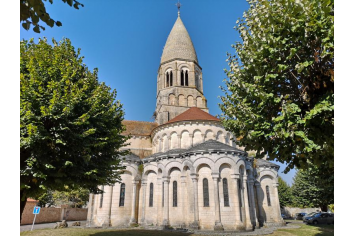 Eglise Saint-Maurice Office de Tourisme La Rochefoucauld Lez Périgord