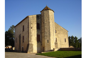 Le Vieux Château Office de Tourisme La Rochefoucauld Lez Périgord
